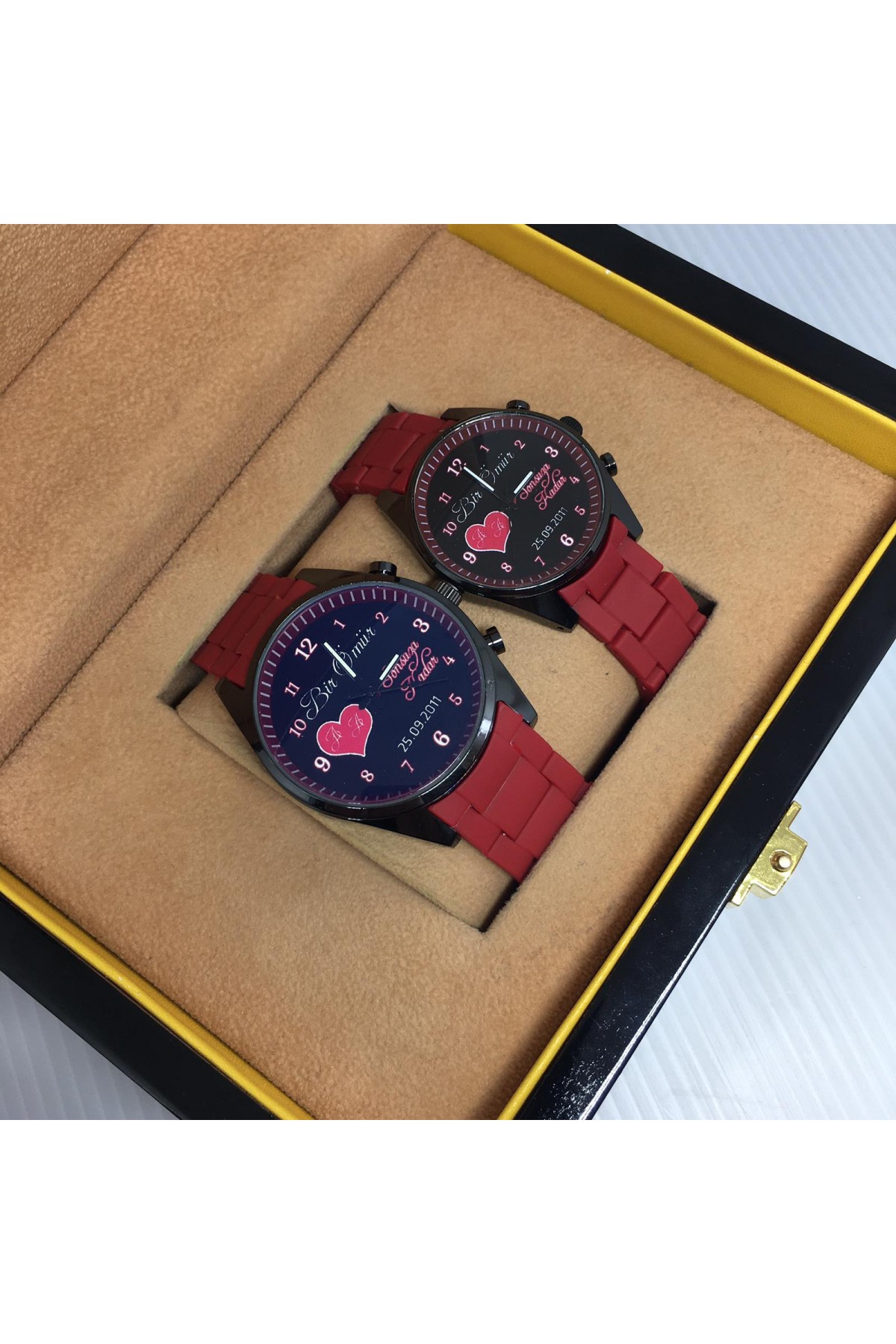 Sevgili Kombin Saatler Silikon Kordonu Kırmızı Siyah Çerçeveli